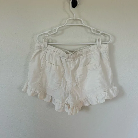 American Eagle Outfitters Ruffle Hem Cream Shorts - Picture 4 of 8
